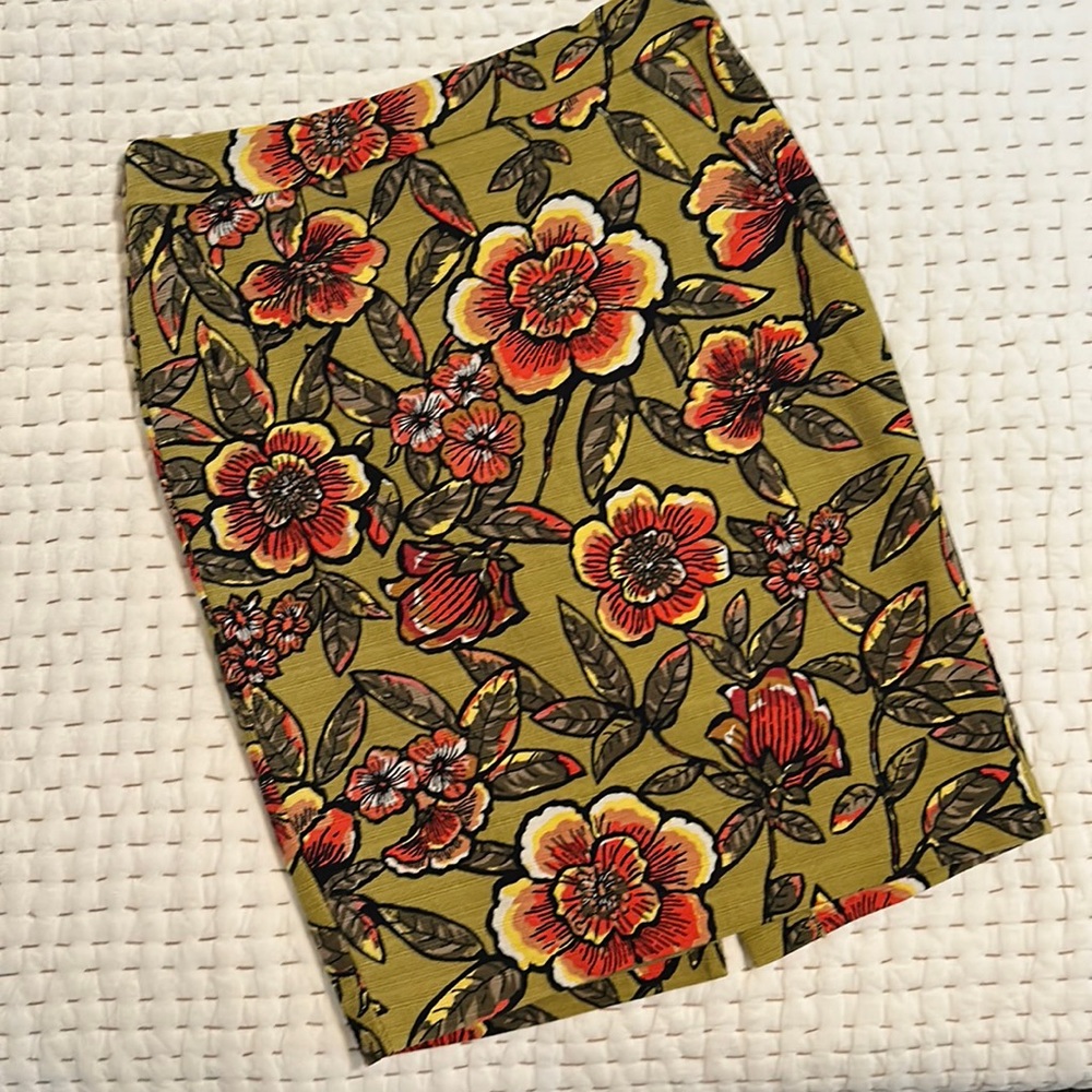 LOFT nearly new pencil skirt!